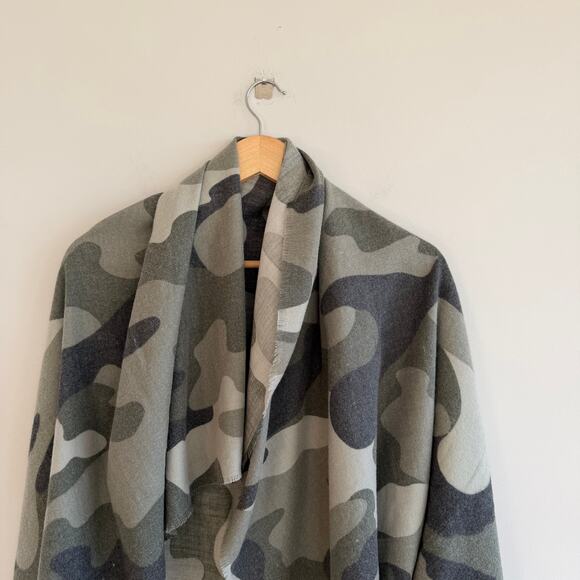 Express Camo Print Fringe Hem Square Wrap Scarf Gray Green One Size - Picture 3 of 6